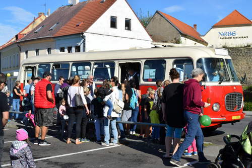 Tradiční Den s historickými autobusy přilákal stovky lidí