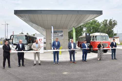 Nový autobusový terminál v Pardubicích může začít sloužit cestujícím